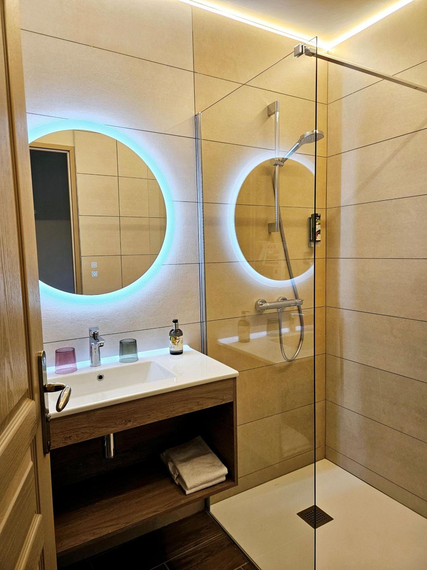 Domaine De La Rhonie Hotel Meyrals ภายนอก รูปภาพ