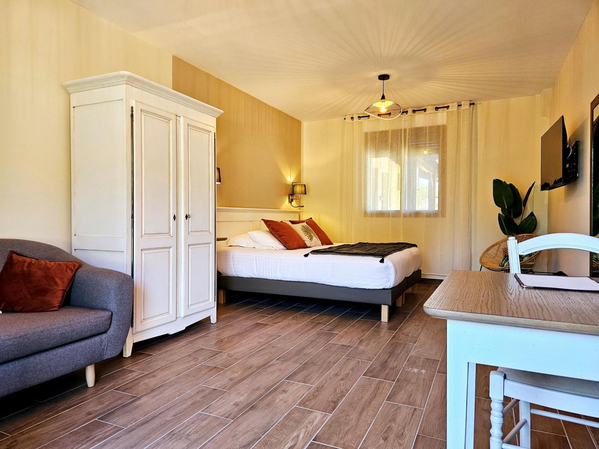 Domaine De La Rhonie Hotel Meyrals ภายนอก รูปภาพ